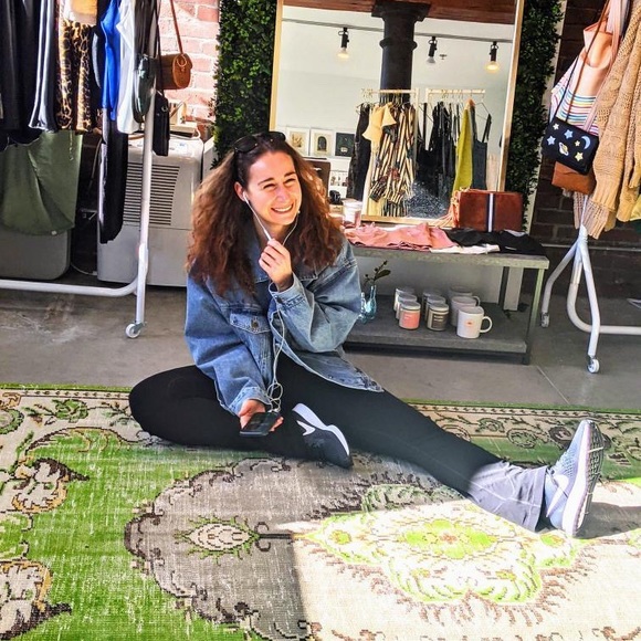 Meet your Posher, Laurel - Picture 1 of 4